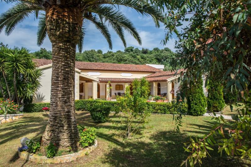 Villa Violetta Akharavi Extérieur photo